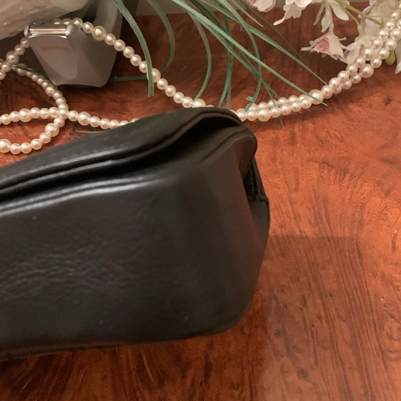 Valentino Leather Shoulder Bag Gold/Leather Chain - Picture 7 of 12